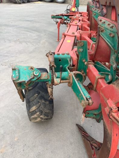 Kverneland Plough