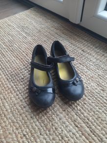 Clarks black leather shoes size 13.5 E