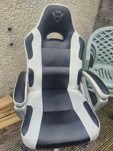 Gaming chair 4 years old