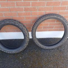 Two dual sport tyres with 800 Km