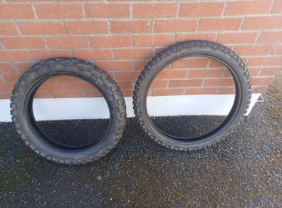 Two dual sport tyres with 800 Km