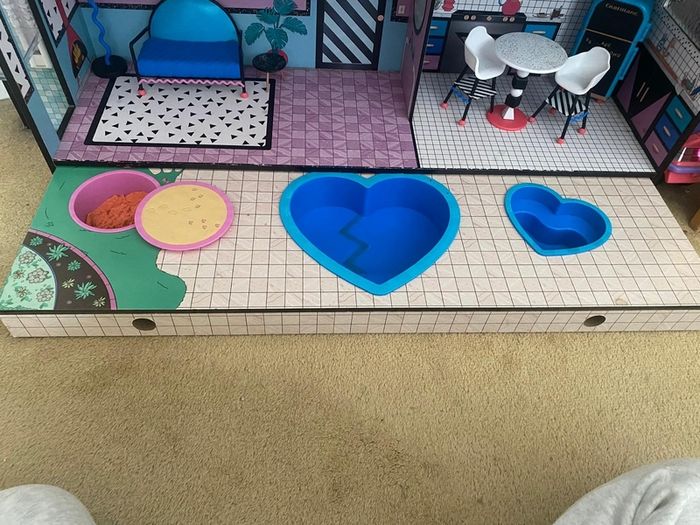 LOL Dolls house including Lol dolls and all furniture
