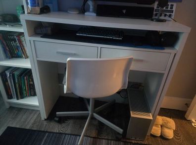 desk set with chair and book shelf