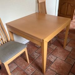 Extendable Dining Table & 4 Chairs