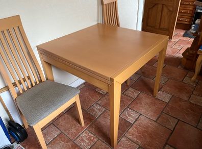 Extendable Dining Table & 4 Chairs