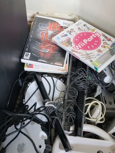 Wii Bundle. Fast Sale No Room