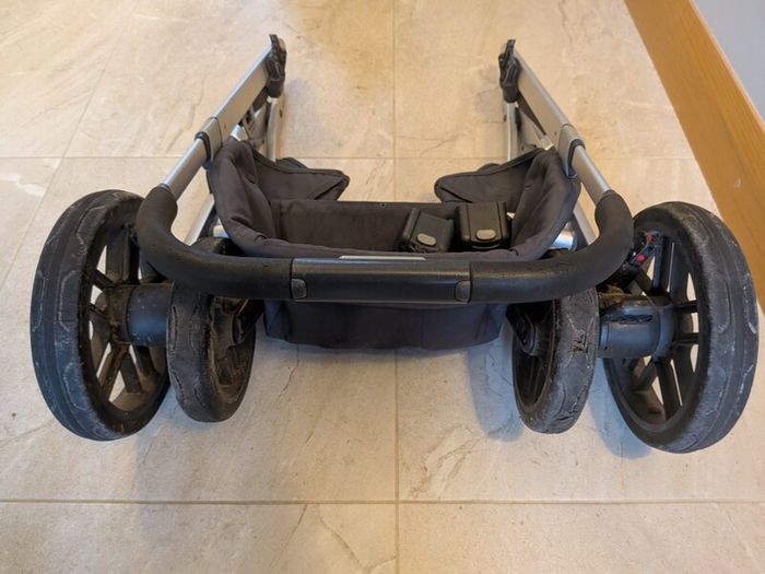 UPPAbaby Vista Navy Bassinet and Stroller Bundle 2015 - 2019 model.