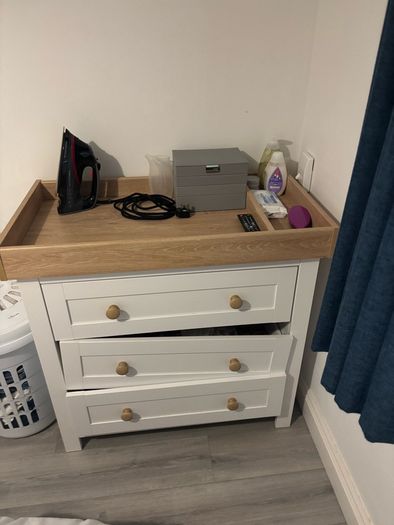 Drawers and Changing Table - one drawer broken