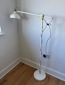 White Floor Lamp: Barely used, great condition
