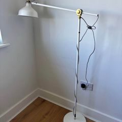 White Floor Lamp: Barely used, great condition