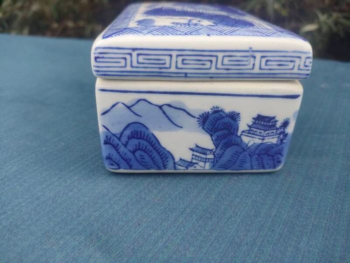 Vintage Chinese Porcelain Lidded Ink Box