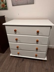 White chest of drawers