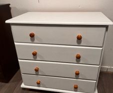 White chest of drawers