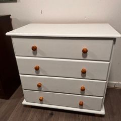 White chest of drawers