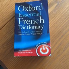 Oxford Essential French Dictionary