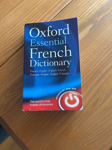 Oxford Essential French Dictionary