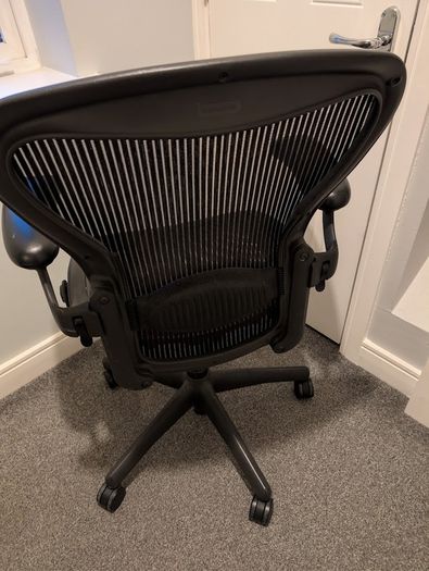 Herman Miller Aeron Classic - Fully Loaded