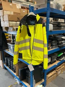 High Vis all sizes available. Brands like snickers, portwest and more