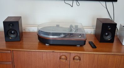 Steepletone Record player