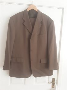 Suit .. 3 Piece Suit/Size: 42 Short .. Colour: Mink .. Price Drop