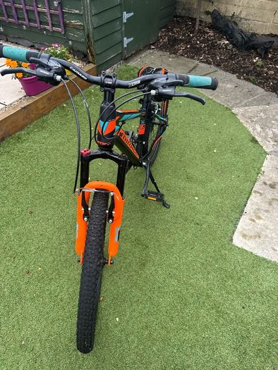 Boys Bike - excellent condition