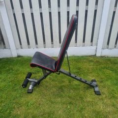Foldable weight bench