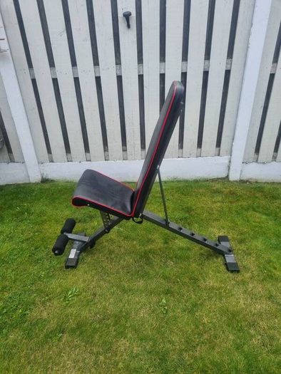 Foldable weight bench