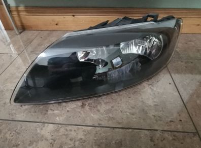 Audi Q7 2008 model non led headlight passenger side