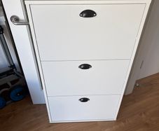 Shoe cabinet