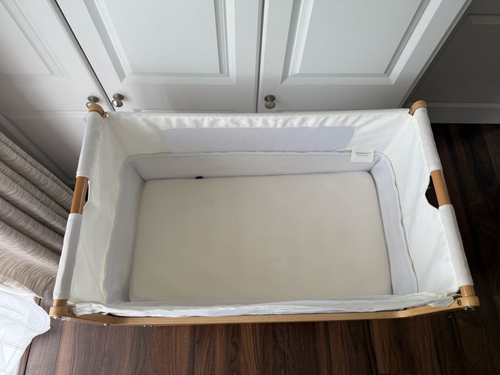 Snuz Pod 4 with mattress, protector, fitted sheets and more
