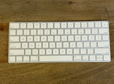 Apple Magic Keyboard (Lightning). Original Packaging, Great Condition