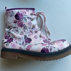 girl boots - pink flowers