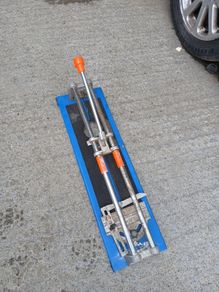 Tiles cutter