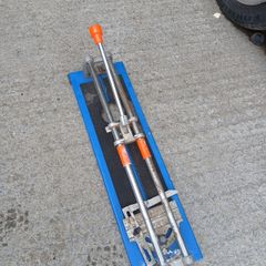 Tiles cutter