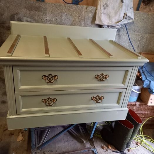 Lowboy chest of drawers