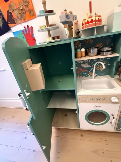 Play kitchen