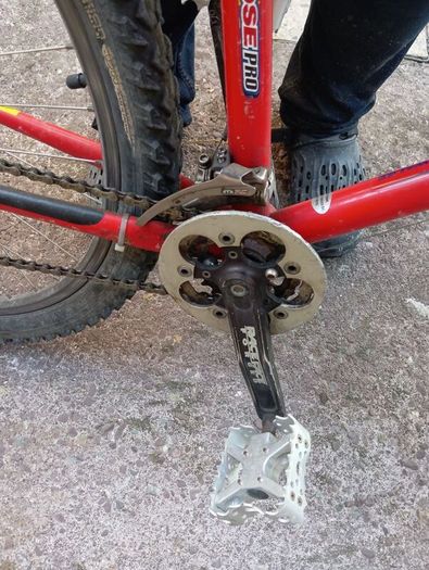 mongoose pro mountain bike