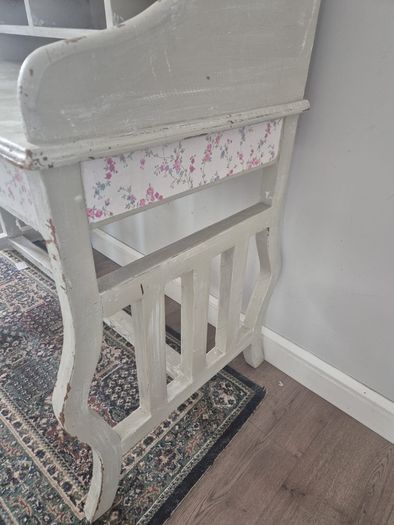 Writing/Vanity table