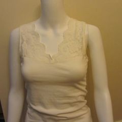 H&M" white top with lace front