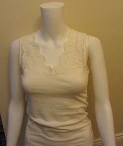 H&M" white top with lace front