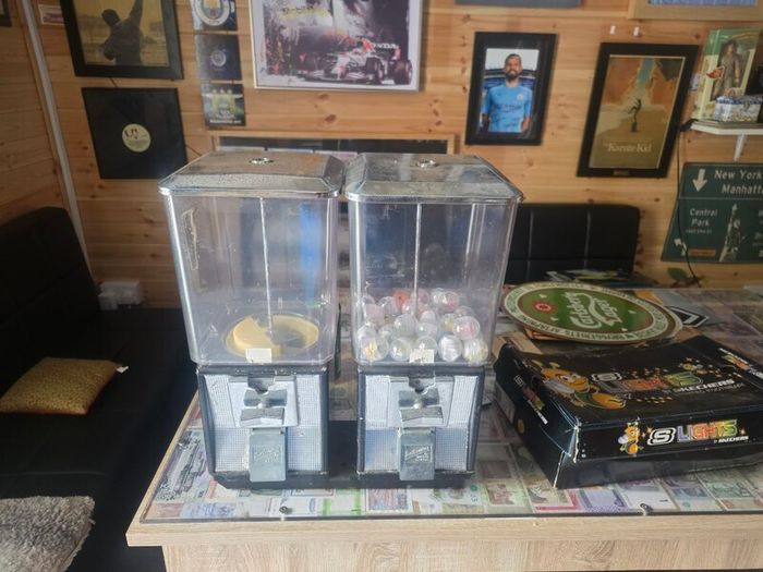 Gumball machine