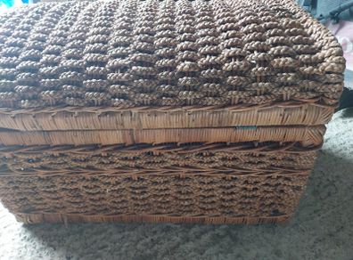 Beautiful wicker chest Collect today..I need space don't want tostore outside.