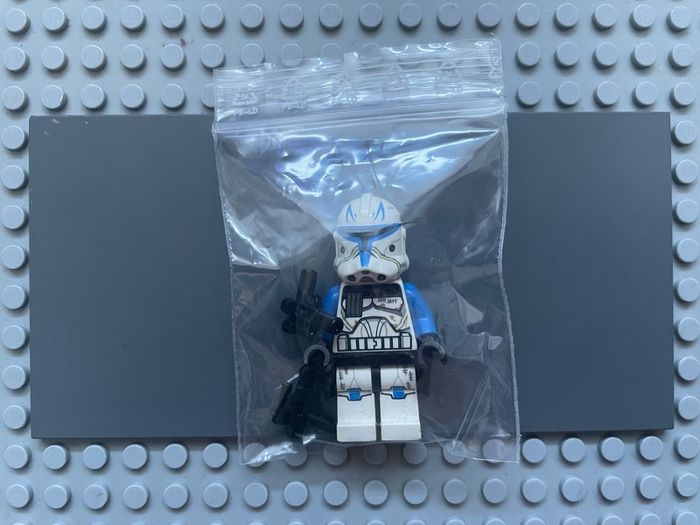 lego star wars sw0450 Clone Trooper Captain Rex, 501st Legion (Phase 2) minifigure- Blue Cloth Pauldron, Black Cloth Kama, Large Eyes