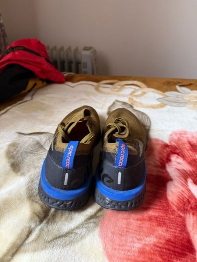 Clean Nike shoes excellent and new condition UK 9