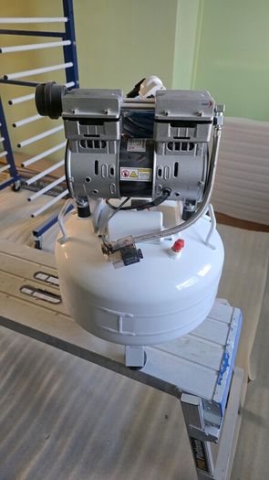 VEVOR Vertical Air Compressor 6.6 Gallon Ultra Quiet Oil-Free Air Compressor 30L Tank Silent Air Compressor 850W Oil Free Compressor Low Noise