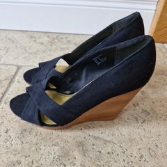 Black wedge peeptoe