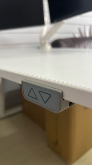 L Shape electric desk + 2 screens and swing arm