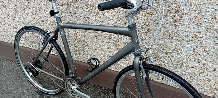 Giant Hybrid Bicycle