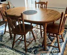Solid Oak Extendable Dining Table and Chairs excellent Condition