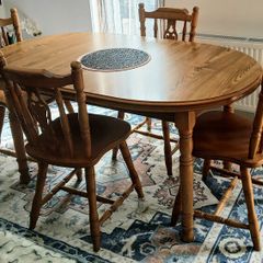 Solid Oak Extendable Dining Table and Chairs excellent Condition